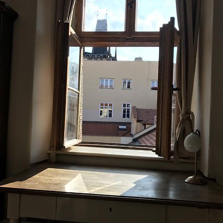 Queen Bee Apartments Praga Esterno foto