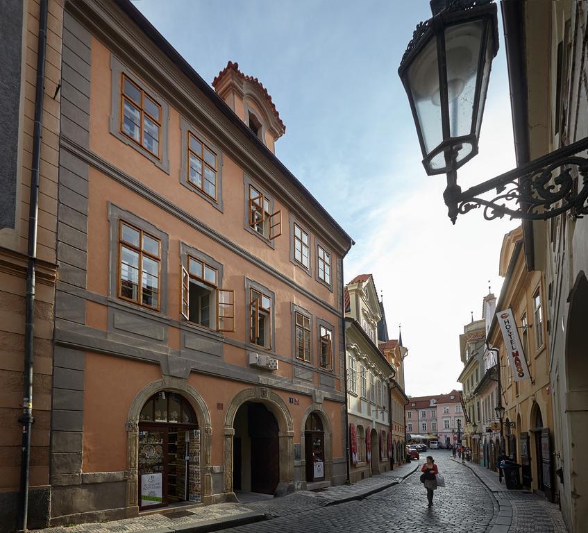 Queen Bee Apartments Praga Esterno foto